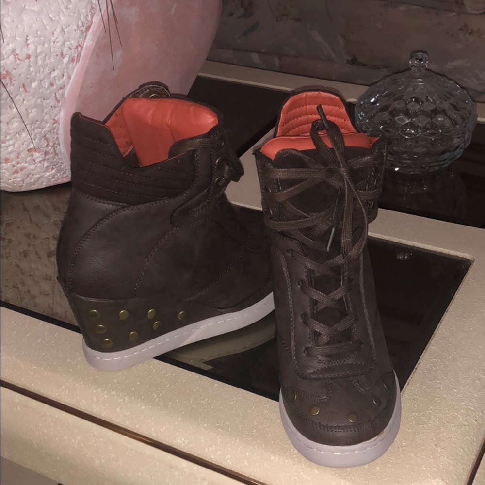 Wedge shoes